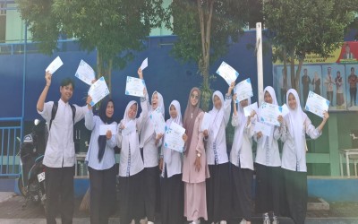MTs Al Ihsan Pamulang Serahkan Sertifikat Pemenang Lomba Bulan Bahasa 2025