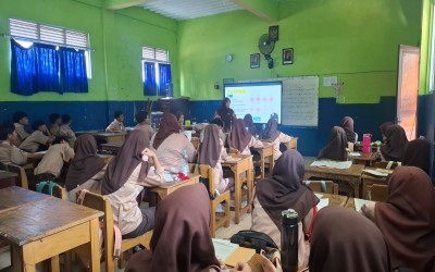 MTs Al-Ihsan Pamulang Manfaatkan TV Merah Putih sebagai Inovasi Pembelajaran yang Menyenangkan