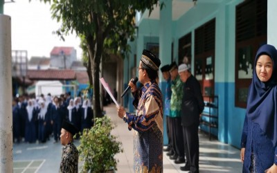 Al-Ihsan Gelar Upacara Hari Guru Nasional 2025 dengan Tema “Guru Hebat, Negara Kuat”